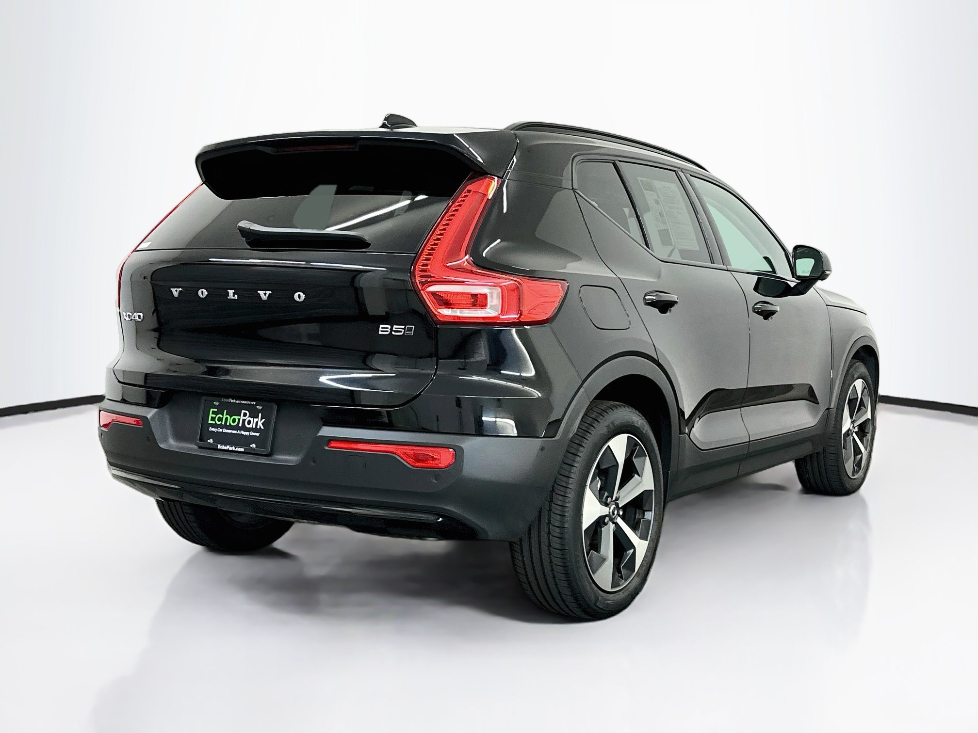 Used 2026 Volvo XC40 B5 Plus AWD/4WD image 9