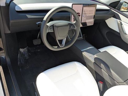 Used 2026 Tesla Model Y 2WD image 9