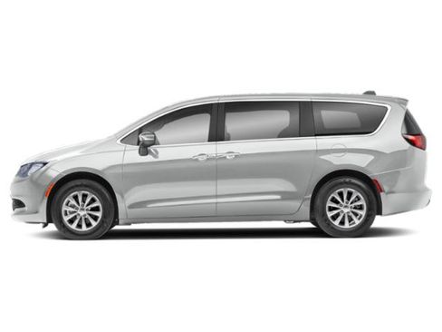 Certified 2022 Chrysler Voyager LX FWD image 2