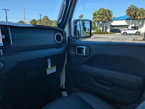New 2026 Jeep Gladiator Sport AWD/4WD image 17