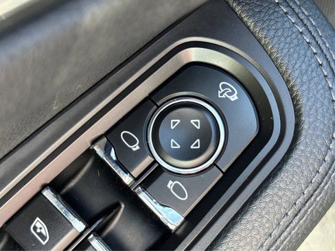 Used 2022 Porsche Macan AWD/4WD image 42