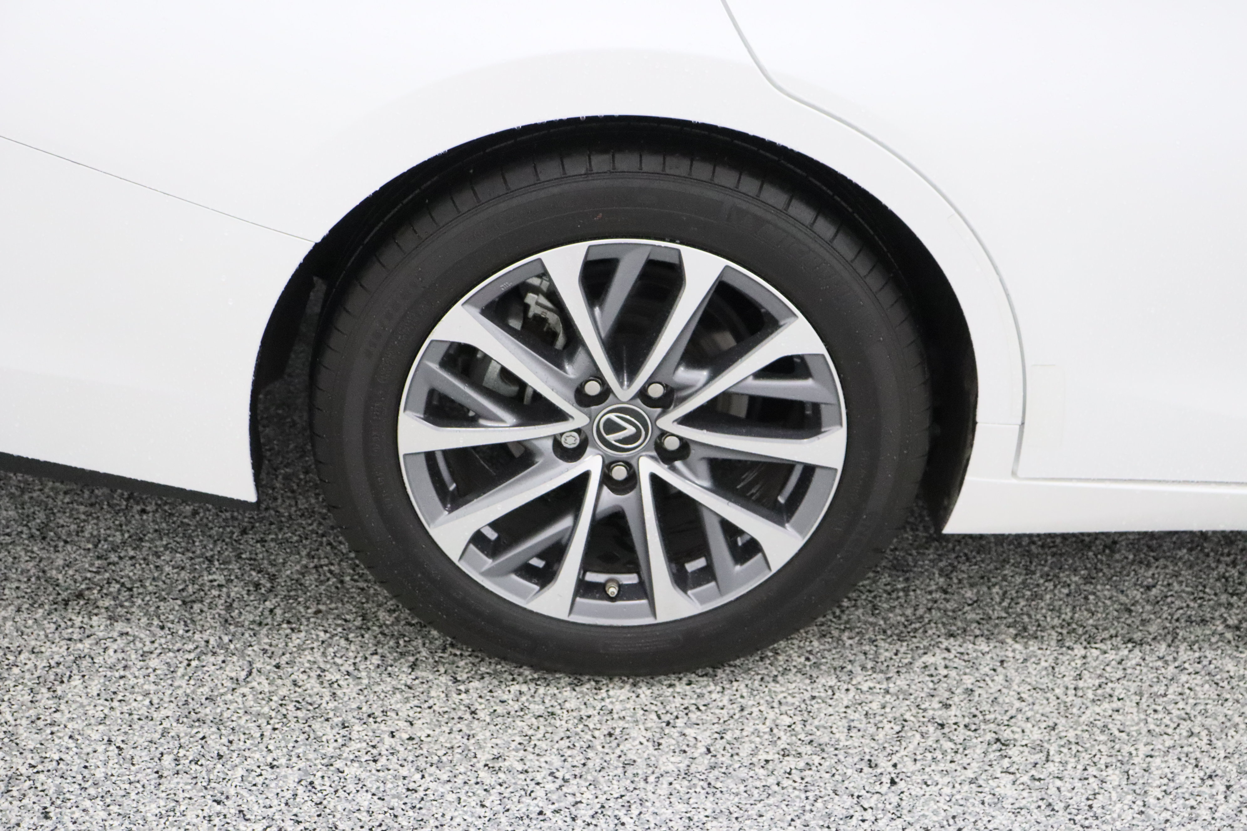 Used 2024 Lexus ES 350 w/ Accessory Package (Z1) FWD image 6