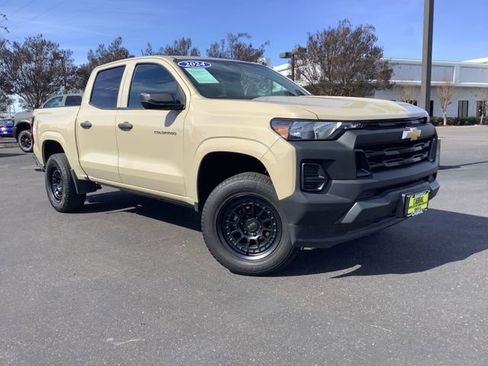 Used 2024 Chevrolet Colorado W/T image 2