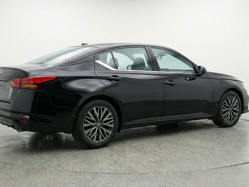 Used 2025 Nissan Altima 2.5 SV image 9