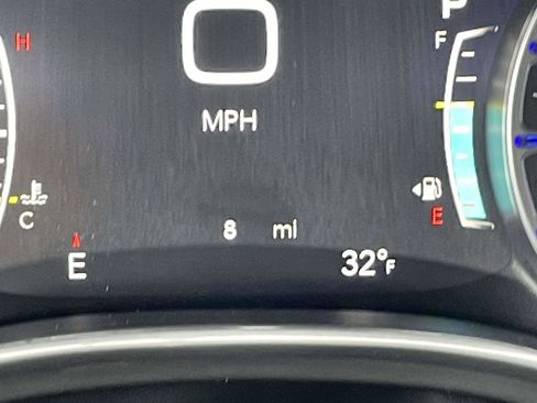 New 2026 Chrysler Pacifica Select FWD image 33
