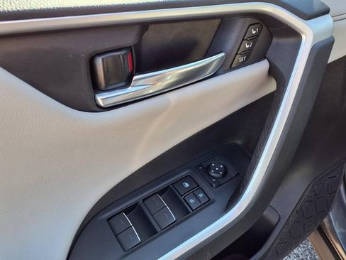 Used 2022 Toyota RAV4 Limited AWD/4WD image 54