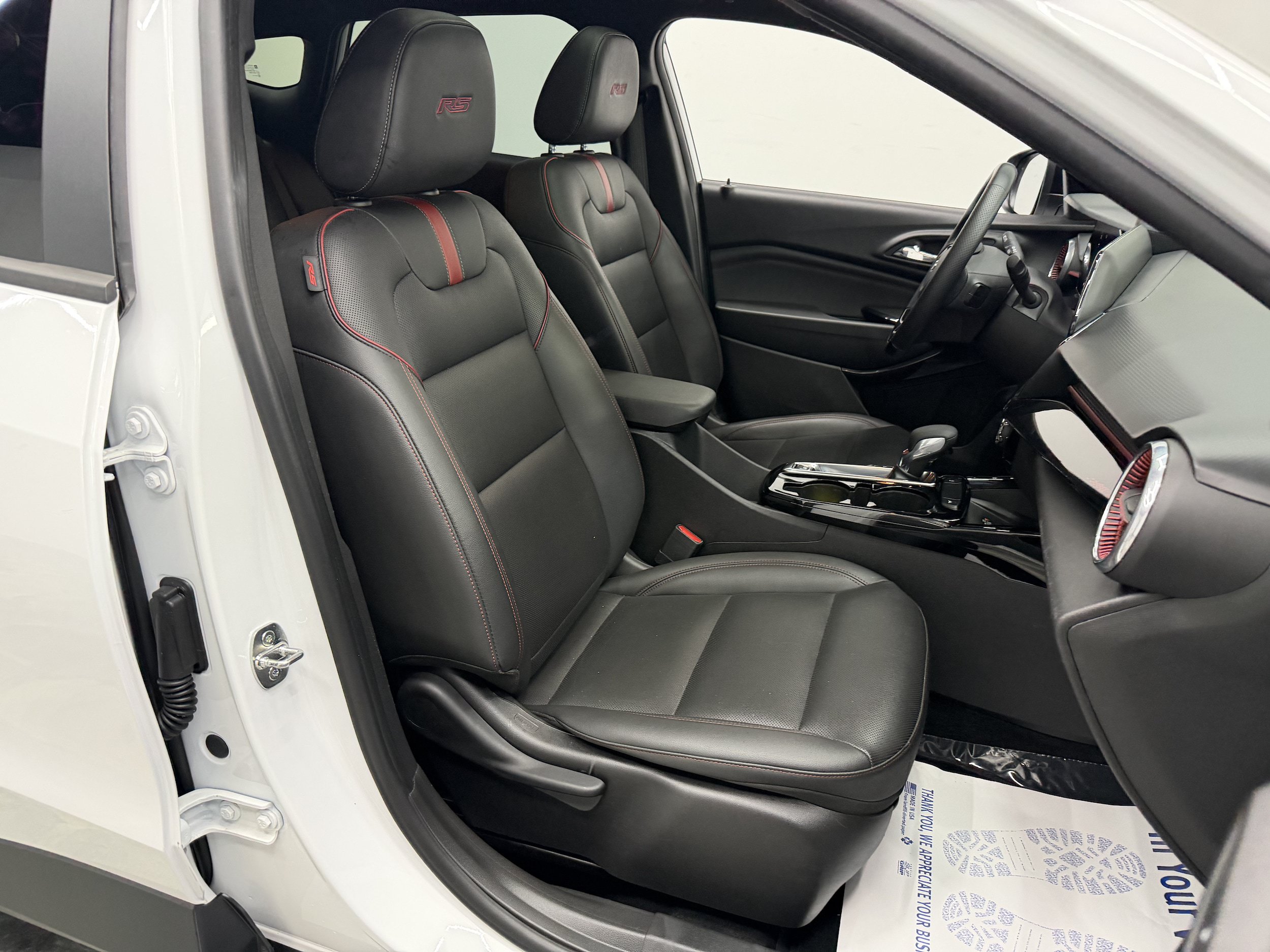 Used 2024 Chevrolet Trax RS w/ Sunroof Package FWD image 22