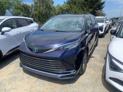 Used 2021 Toyota Sienna XLE w/ XLE Plus Package
