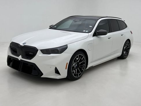Used 2025 BMW M5 Touring w/ M Driver's Package image 4