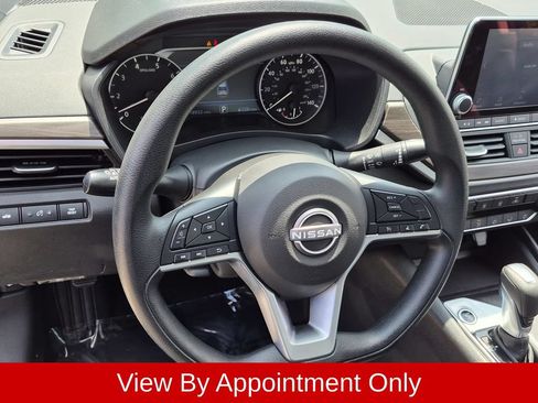 Used 2025 Nissan Altima 2.5 SV FWD image 22