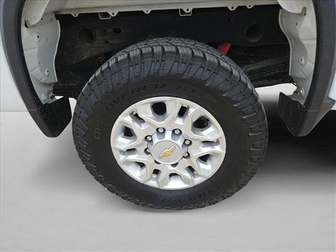 Used 2023 Chevrolet Silverado 2500 LT AWD/4WD image 9