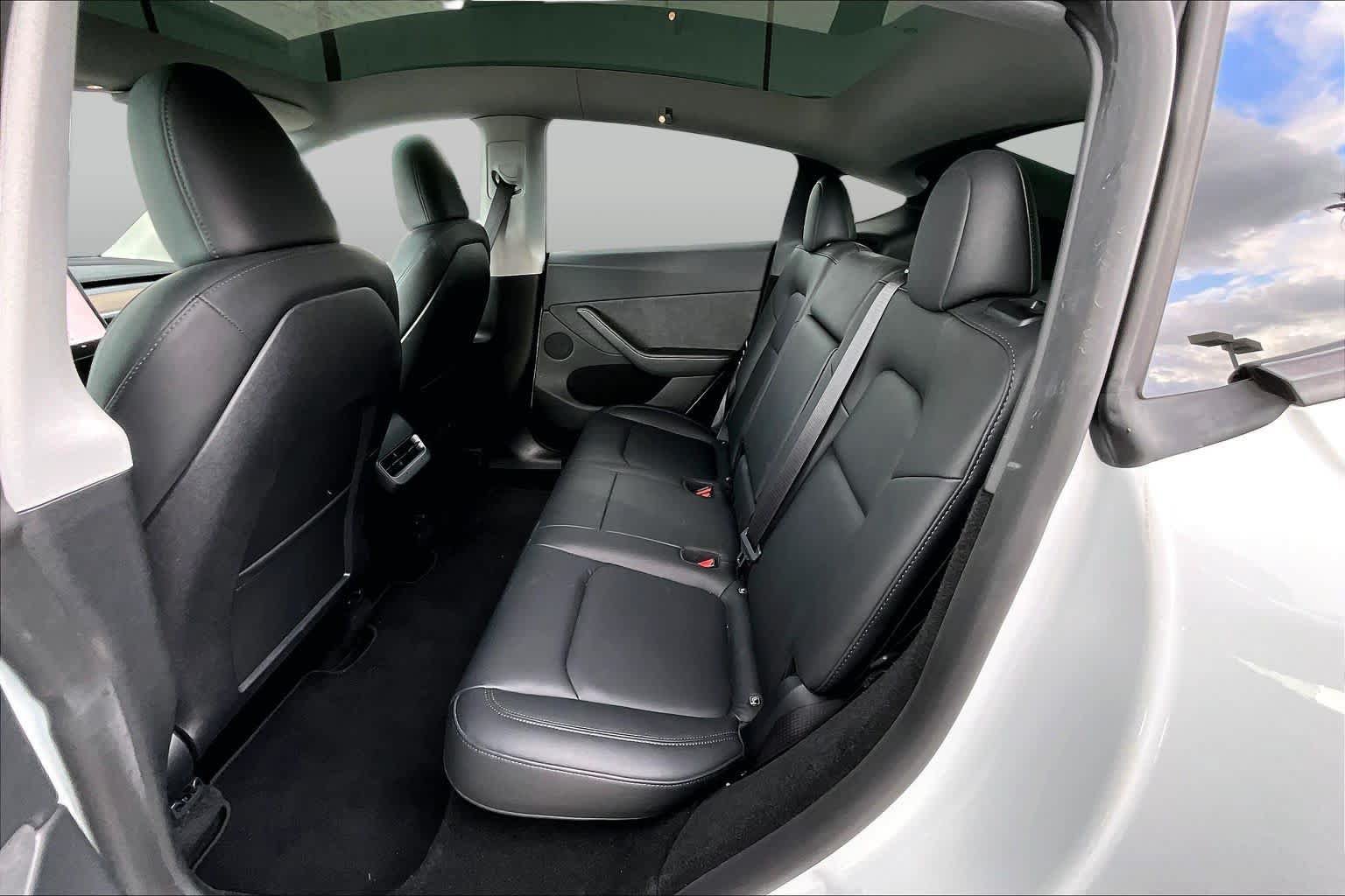 Used 2024 Tesla Model Y Long Range AWD/4WD image 19