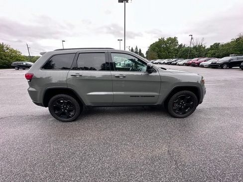 Used 2020 Jeep Grand Cherokee Laredo AWD/4WD image 2