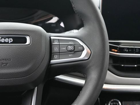 Used 2025 Jeep Compass Limited image 29