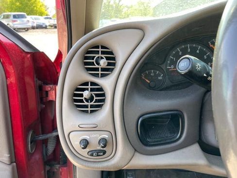 Used 2004 Pontiac Bonneville SLE w/ Premier Edition FWD image 34