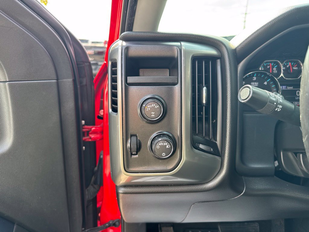 Used 2018 Chevrolet Silverado 1500 LT AWD/4WD image 12