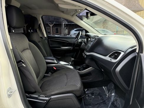 Used 2019 Dodge Journey SE image 19