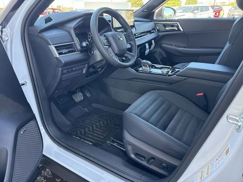 New 2026 Mitsubishi Outlander LE FWD image 21
