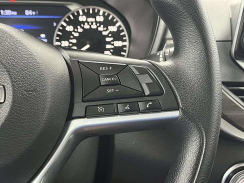 Used 2025 Nissan Altima 2.5 SV FWD image 30