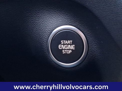 Certified 2025 Volvo XC40 B5 Core w/ Protection Package Premier image 21