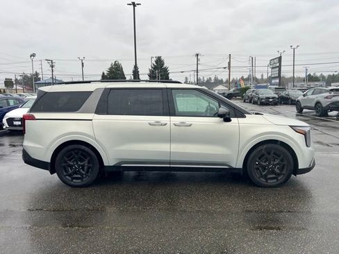 Certified 2025 Kia Carnival SX Prestige image 9