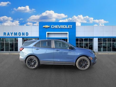 Used 2024 Chevrolet Equinox LS w/ LS Convenience Package AWD/4WD image 2