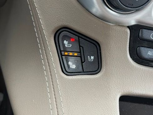 Used 2017 GMC Yukon SLT w/ Premium Edition AWD/4WD image 31