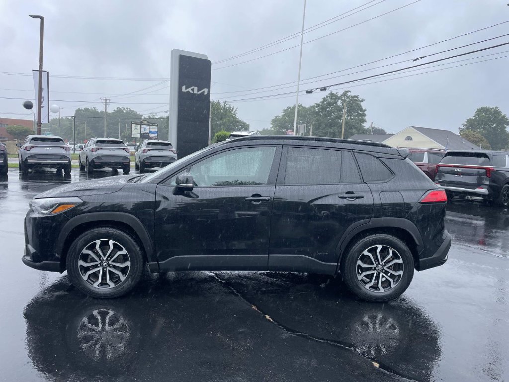Used 2024 Toyota Corolla Cross AWD Hybrid w/ Moonroof Package image 2