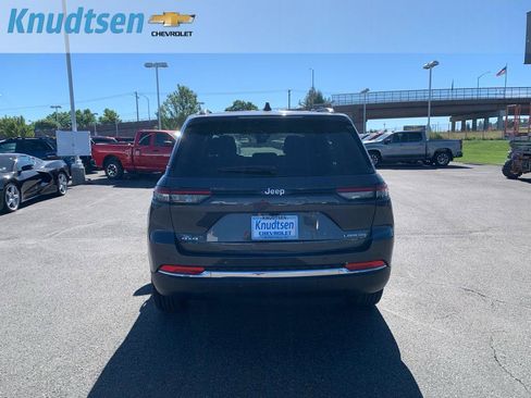 Used 2025 Jeep Grand Cherokee Laredo w/ Luxury Tech Group I AWD/4WD image 6