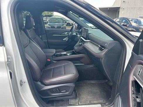 Used 2025 Ford Explorer Platinum RWD image 11