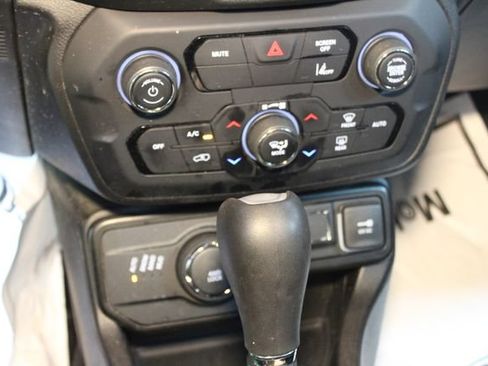 Used 2023 Jeep Renegade Altitude w/ Convenience Group I AWD/4WD image 20