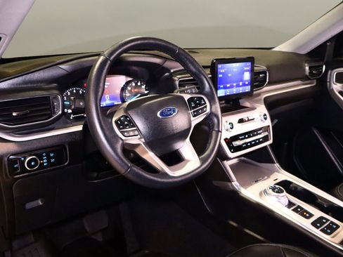 Used 2023 Ford Explorer XLT w/ Equipment Group 202A image 10