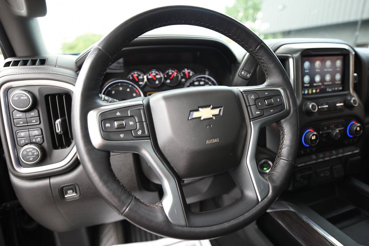 Used 2022 Chevrolet Silverado 2500 LTZ w/ LTZ Convenience Package AWD/4WD image 18