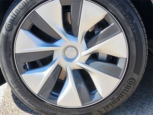 Used 2021 Tesla Model Y Long Range image 7