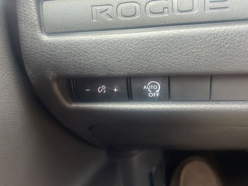 Used 2024 Nissan Rogue S image 21