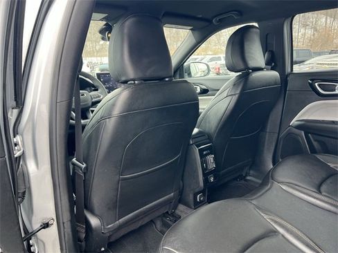 Used 2024 Jeep Compass Limited image 16