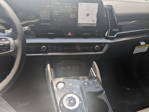 Used 2024 Kia Sportage EX image 16