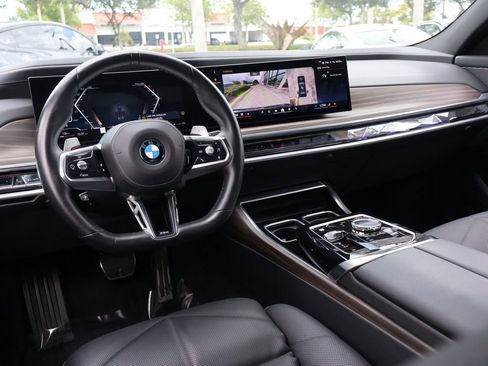 Used 2025 BMW 740i w/ Premium Package RWD image 32
