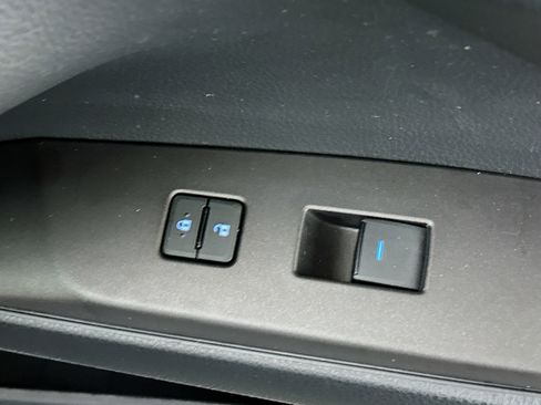 Used 2024 Toyota Camry SE image 28