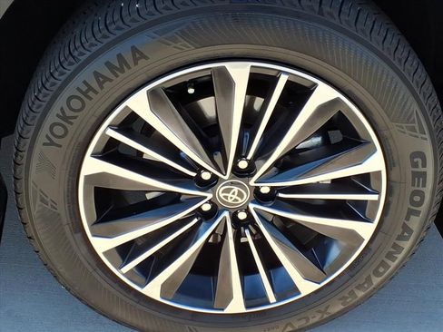 Used 2024 Toyota Grand Highlander AWD Hybrid image 11