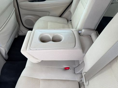 Used 2016 Nissan Rogue SV image 23