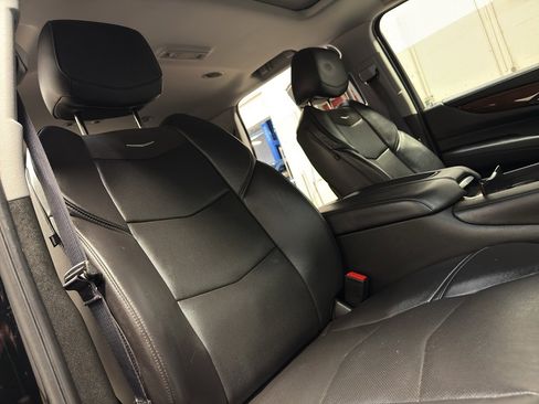 Used 2019 Cadillac Escalade Luxury image 22