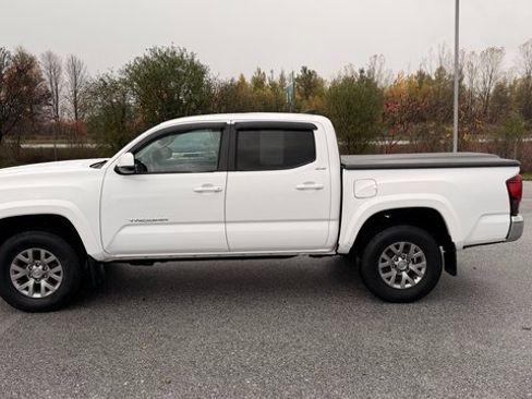 Used 2018 Toyota Tacoma SR5 image 6