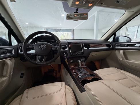 Used 2012 Volkswagen Touareg VR6 image 25