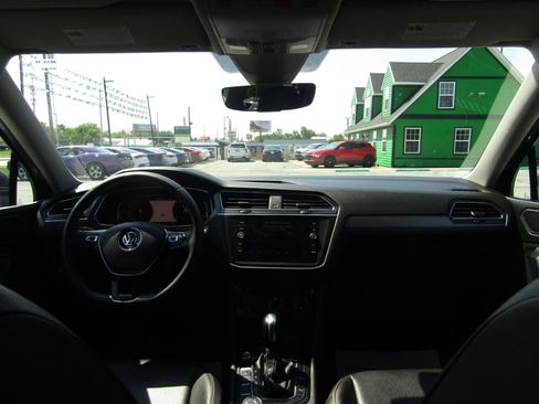 Used 2021 Volkswagen Tiguan SEL AWD/4WD image 13