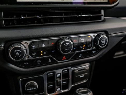 Used 2024 Jeep Gladiator Sport image 55