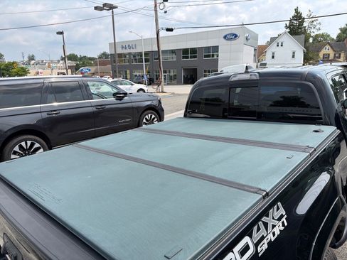 Used 2020 Toyota Tacoma TRD Sport w/ TRD Premium Sport Package AWD/4WD image 6