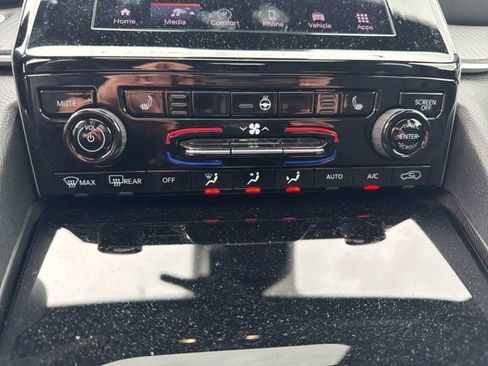 Used 2025 Jeep Grand Cherokee Laredo X w/ Luxury Tech Group I AWD/4WD image 36