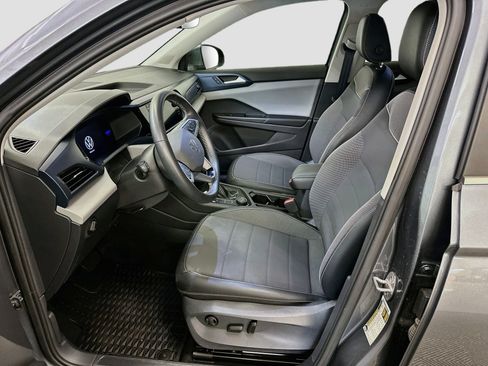 Used 2023 Volkswagen Taos SE w/ Panoramic Sunroof Package AWD/4WD image 13