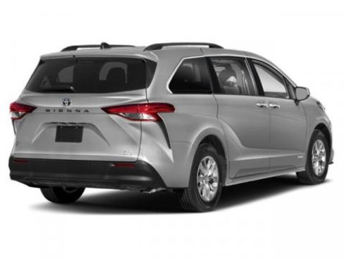 Certified 2024 Toyota Sienna XLE image 2